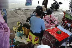 给抑郁症女孩送花的老板娘，找到了！还有后续图片