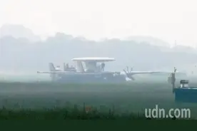 意外频发 台空军一架预警机冲出跑道图片