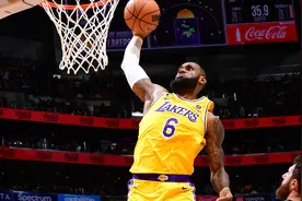 詹姆斯31分戴维斯27+12 湖人大胜开拓者图片