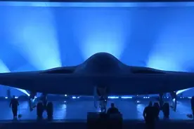 B-21首露真容，美神秘轰炸机高调作秀为哪般？图片