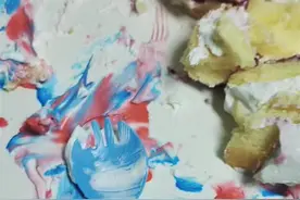 孩子脸被蛋糕彩色奶油“染色”，业内：24小时内会褪色图片