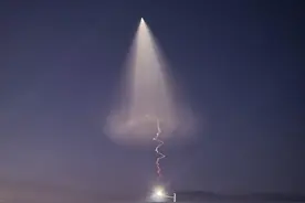 日韩多地民众称观测到“导弹”，韩国防部称是韩国试射固体运载火箭图片