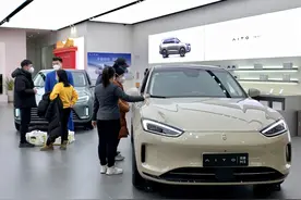 实探国补退场的车市：“末班车”福利揽客，有车企降价万元冲刺图片