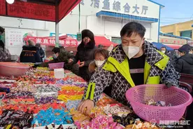 买买买！乌鲁木齐各大农产品批发市场迎来客流高峰 日均交易量16000多吨图片