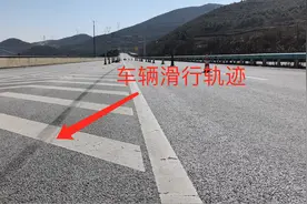 开着开着车轮“飞走”了！这可怎么办……图片