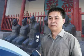 老胡论见 | 旅游景区游客排队打“秦桧”，拿塑像出气可别过了头图片