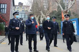 西安碑林警方对辖区五所幼小中学食品安全开展集中督导检查图片