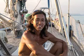 “四川船长在南非偶遇祖国军舰”冲上热搜 本人回应：好几个人给我招手，激动坏了！图片