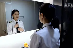 民航女飞行员：铿锵玫瑰绽放蓝天图片