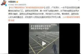 女子晕倒消防站门前 消防抱起救助送医图片