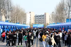 重庆商务职业学院举行2023届毕业生就业双选会图片