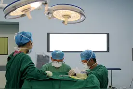 6旬老人脑出血手术后，大理这家医院成功用其颅骨补了“空缺”图片