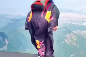 中国潮人丨最疯狂的极限运动，他翱翔于悬崖峭壁间图片