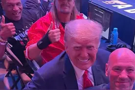 特朗普与拳王泰森观看UFC图片