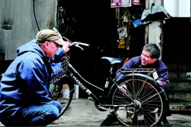 桂林这位残疾汉子用小手艺撑起幸福家图片