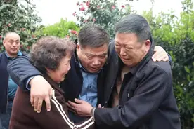 5岁被抱养，寻亲10年，淄博警方帮他找到分别62年的家人图片