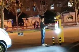 外来车主“照骗”开闸“逃单”停车费，利用系统漏洞免费停车违法吗？图片