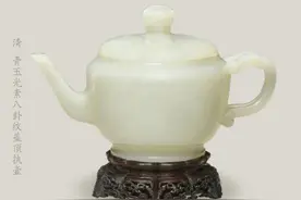 银白色的故宫文物清雅高洁图片