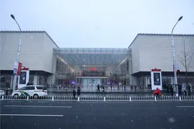 香港话剧团出品话剧《暧昧》：城市一隅的情感暗涌图片