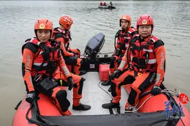 有人落水，危急！看广州消防这场抗洪演练“硬核”救援图片