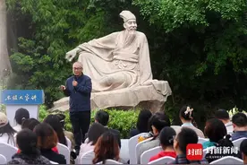 罗宁教授“破解”苏轼高超的用典技艺 角度新颖语言幽默让观众“深受启发”图片