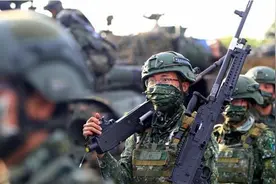 台湾军方首次征召女后备军人受训，包含核生化训练与实弹射击等项目图片