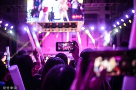 “一万的票隔壁唱了九千八”，演唱会值得一去吗？| 编辑部聊天室图片