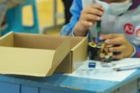 果然视频|山师附中推荐生面试“脑洞题”：考生组装智能机器人图片