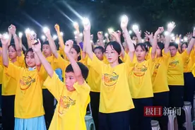 千人方阵秀震撼开场，亲情情景剧令人泪目，这所学校艺术节汇演“堪比春晚”图片