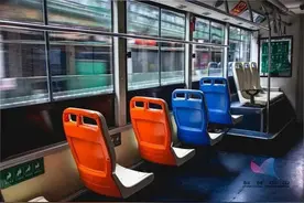 “别人的热凳子不能坐”？这届网友吵翻了！专家解释→图片