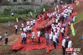 益阳兰溪镇龙舟下水！为了全村的荣誉，冲啊图片