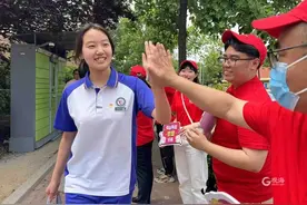 青岛八年级结束“小中考”，考生表示生物地理“题很简单”图片