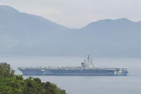美国航母罕见停靠越南岘港，外媒炒“应对中国不断增强的实力”图片