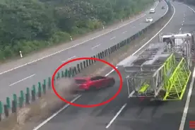 女子驾车犯困撞上护栏！夏季疲劳驾驶高发，休息好再开车图片