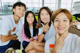 31岁迎来首次世界杯之旅，张馨社媒自勉：世界杯加油！小张！图片