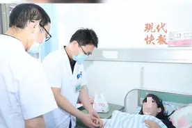 18岁女孩被大货车碾压，两年做了20余次手术后重生图片