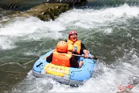 盛夏酷暑漂流享清凉图片