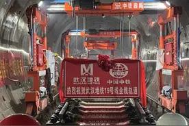 光谷地铁年底直达武汉站 武汉地铁19号线全线轨道铺设完成图片