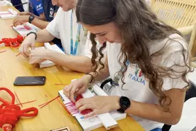 大运会老外醉心成都非遗文化图片