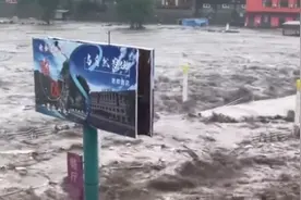 河北野三坡景区遭遇洪水后：商户称水位退下去了，屋里全是泥石