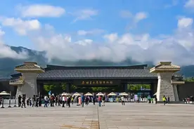 西安秦始皇帝陵博物院发布提示：门票实行线上分时预约，未授权任何第三方售票图片