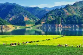 丹东宽甸：一江绿水绕青山 一蓑烟雨赛神仙图片