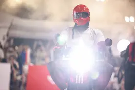 现场｜“显眼包”哈登，中国行最没有架子的巨星图片