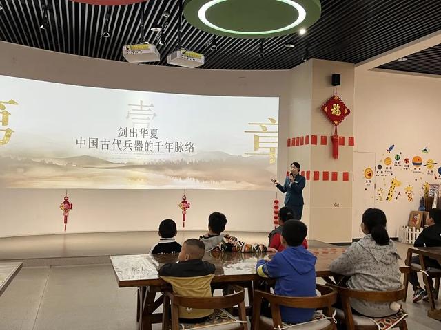 秋色韵染画卷新 平凉国庆次日文旅活动异彩纷呈