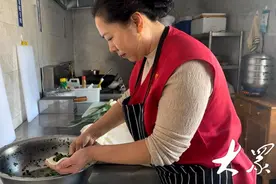一天一元钱，中杨堤村42位老人每天都能吃上热乎午饭图片
