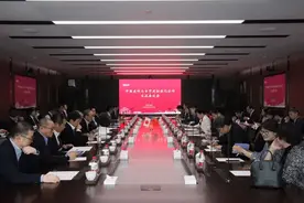 孙英与日中建筑住宅产业协议会副会长桥本公博座谈交流图片
