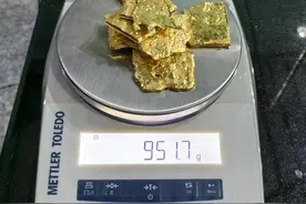 拱北口岸一旅客利用手机改装藏匿黄金进境被发现图片