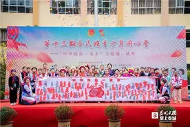 黑板报、手抄报、书画作品展……棕树营小学把民族团结融入教学图片