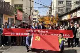 李村街道大崂路社区与青岛排水有限公司第五分公司开展管道清理疏通共建活动图片