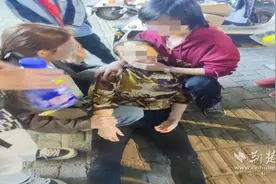 “救死扶伤是我的职责” 孝感护士街头跪地救人图片